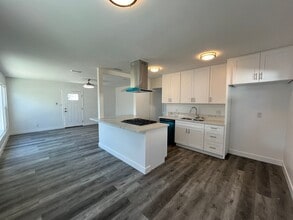 Building Photo - Move in Special !!!!   Cozy 2 bedrooms Hou...