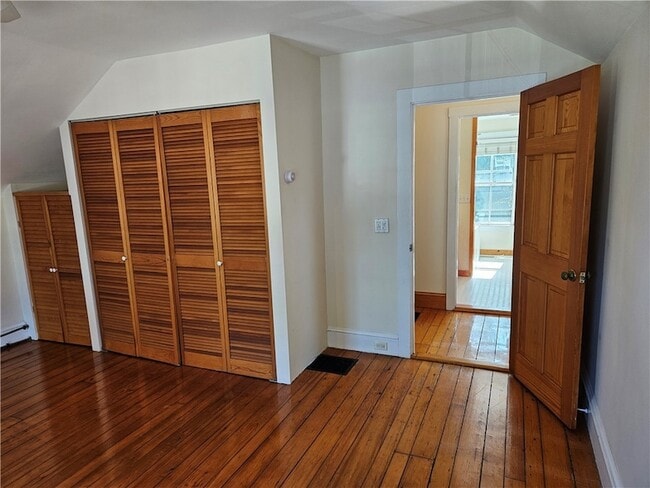 Building Photo - 10 Cherry St