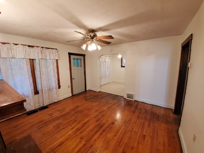 Building Photo - 1137 Oakleaf Dr