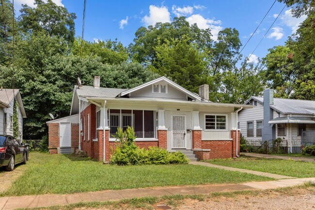 Building Photo - Beautiful Historic 4 Bedroom 2 Bathroom Home