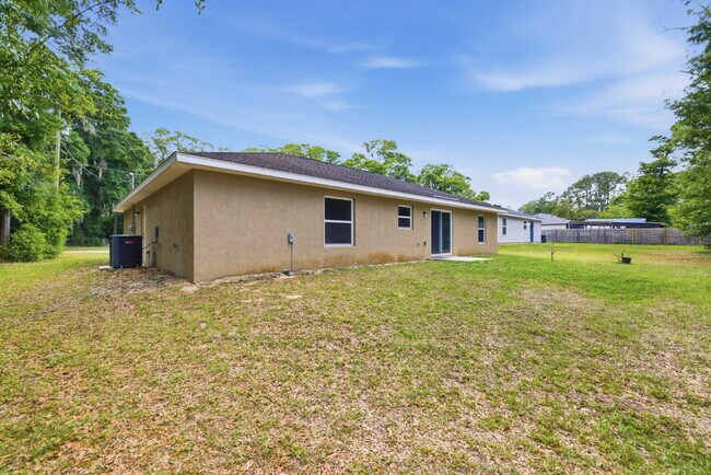 Building Photo - No HOA! Spacious 3 Bedroom Home with Large Backyard & Fire Pit – Move-In Ready