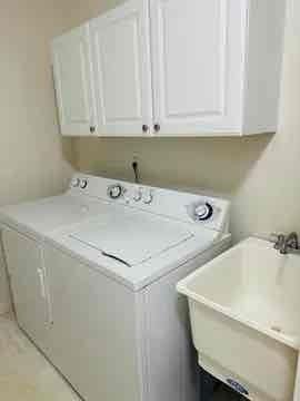 Building Photo - 16423 Claremont Dr