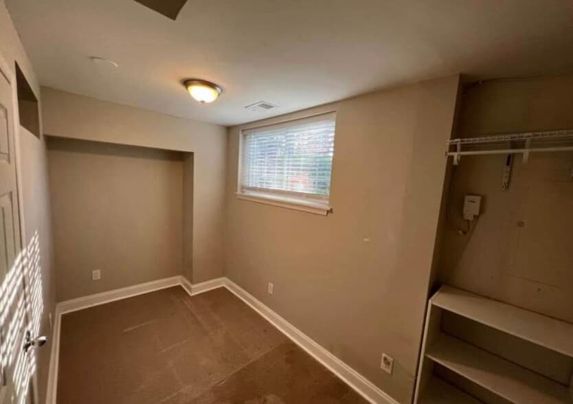 Small office - 25210 Tralee Ct
