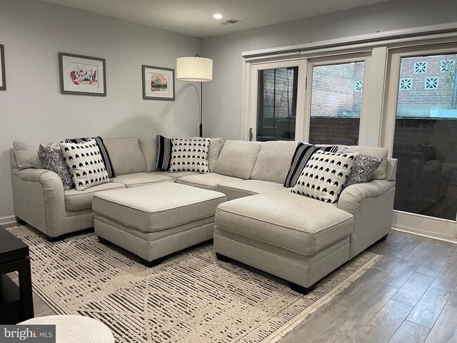 Building Photo - 519 G St SW