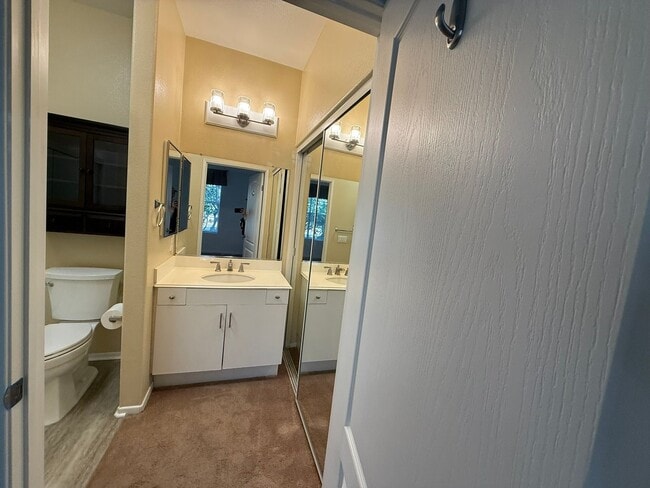 Building Photo - 1BR/1BA Condo w/ ASSIGNED PARKING for rent near Del Mar AVAILABLE NOW!