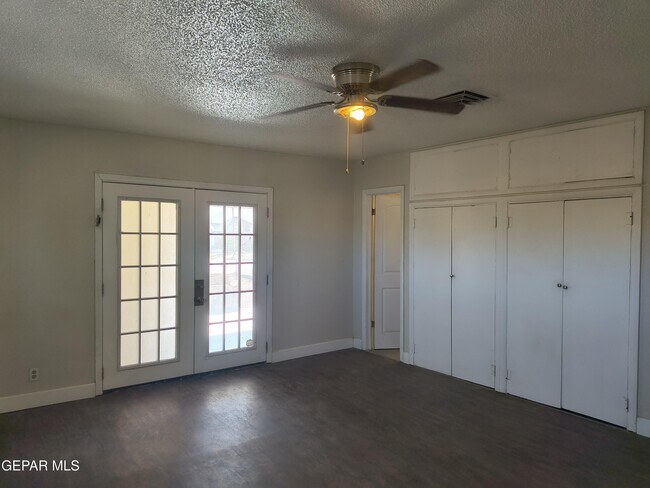 Building Photo - 714 N San Marcial St