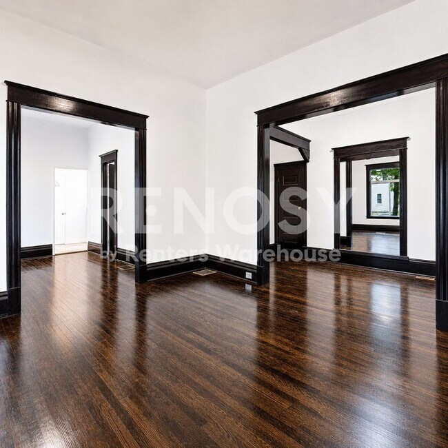 Building Photo - 3348 3rd Ave S
