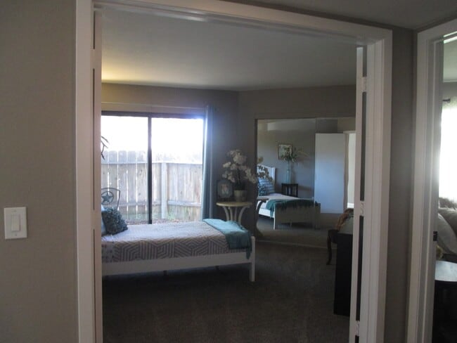 Building Photo - Lompoc Village Townhouse