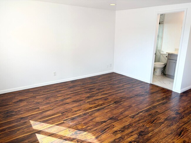 Building Photo - Beautifully Maintained 4-Bedroom Home with Private Backyard