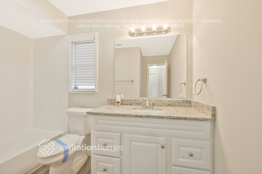 Building Photo - 921 Oak Forest Dr