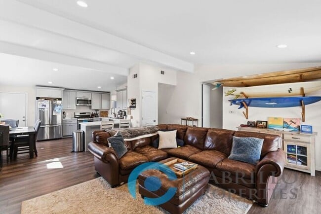 Building Photo - 2047 Finch Ln