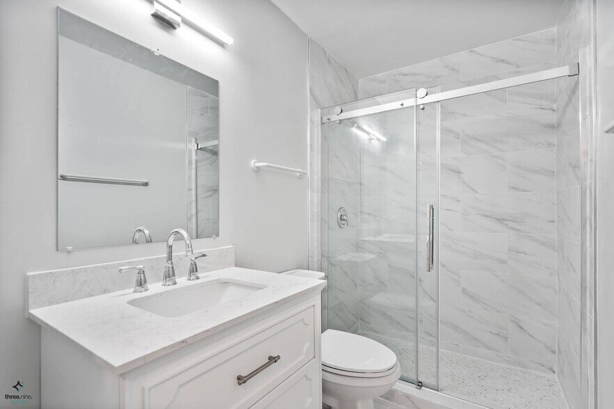 Building Photo - 1017 Sussex Dr