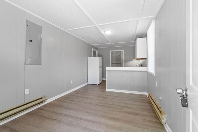 Building Photo - 427 Circle Dr