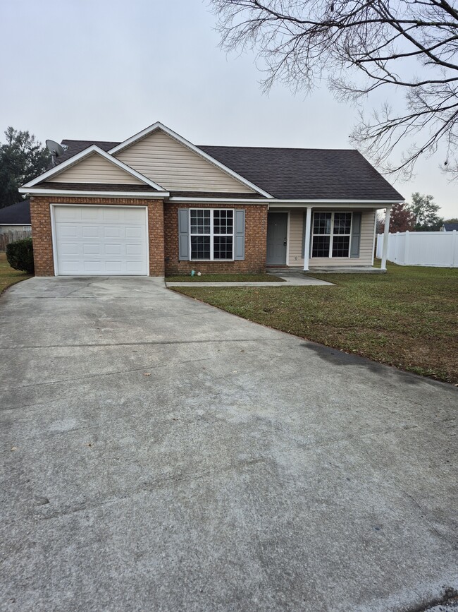 Building Photo - 3931 Lillian Guest Cir