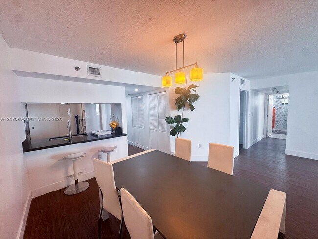 Building Photo - 5757 Collins Ave