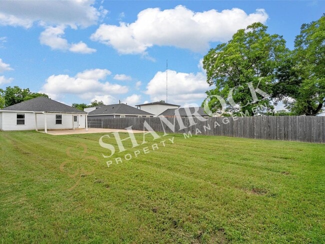 Building Photo - 1107 Primrose Dr