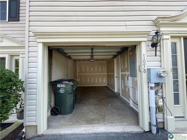 Building Photo - 1058 Sparrow Way