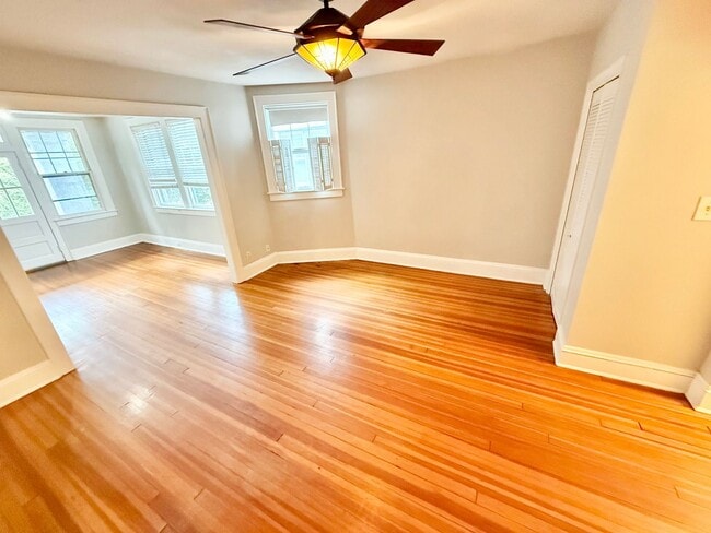 Building Photo - **BEST DEAL**Ghent -2 Bedroom condo 2nd Fl...