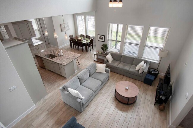 Building Photo - 231 Village Oak Dr