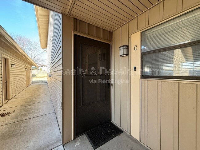 Building Photo - 5850 Fresno Ct