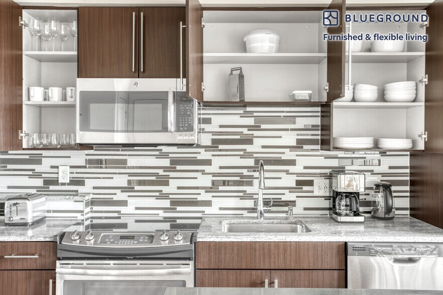 Building Photo - 625 H St NE