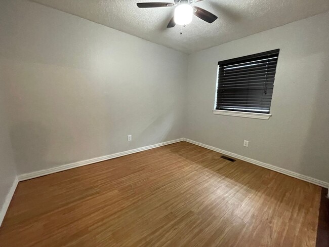 Building Photo - Edmond Rental