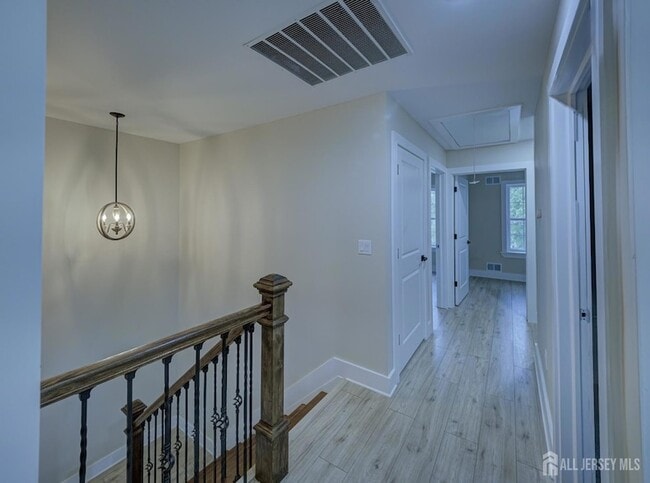 Building Photo - 8 Travers Ave