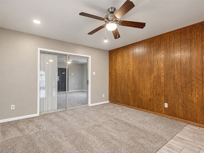 Building Photo - 4223 Oak Shadows Dr
