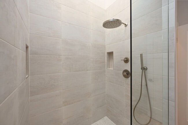 Building Photo - **PERFECTLY SITUATED TOWNHOME IN GREEN HIL...