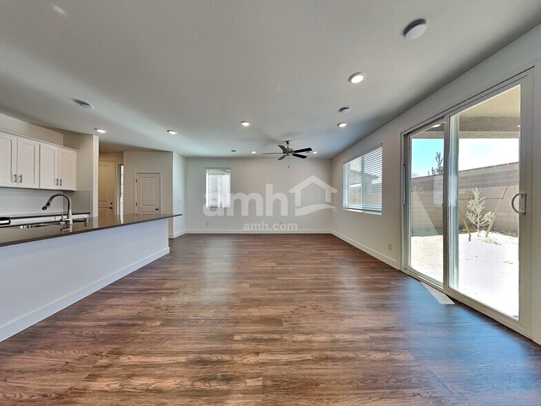 Building Photo - 9165 Ribbon Mdw Ct