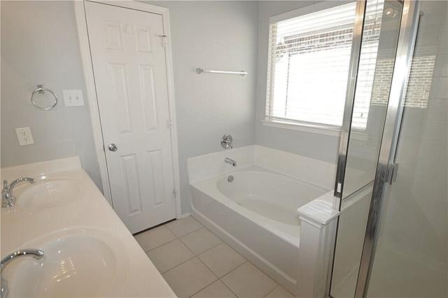 Building Photo - 1801 Willard Dr