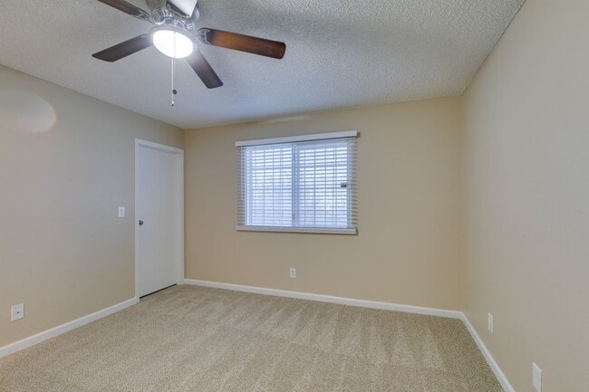 Building Photo - GORGEOUS 2 BEDROOMS CONDO*JUST COMPLETED UPGRADES*SOUTHWEST AREA*COMMUNITY AMENITIES*