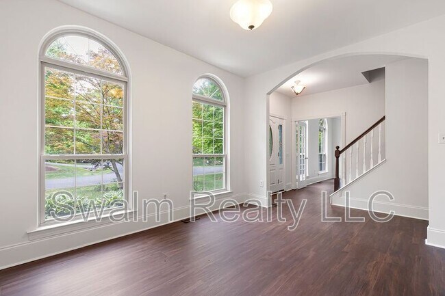 Building Photo - 240 Timber Knoll Dr