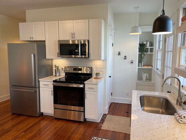 Pantery - 2041 Payne St