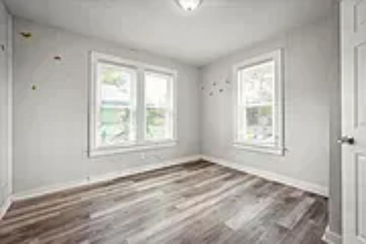 Building Photo - 256 Vernis Ave