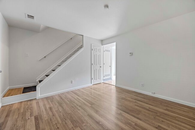 Building Photo - 1615 Cottonwood Dr