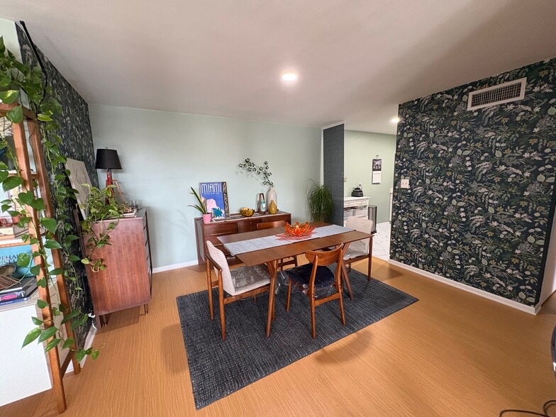 dinning room 1 - 4977 Battery Ln