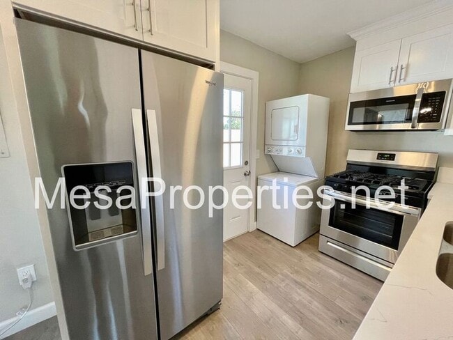 Building Photo - 762 S Currier St