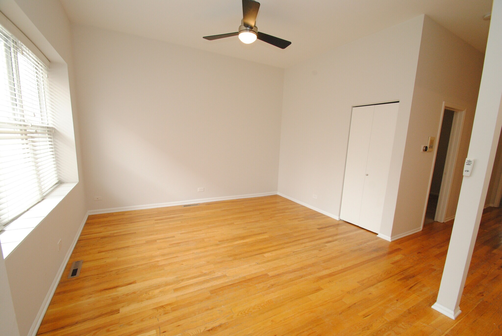 Building Photo - 711 N Hoyne Ave