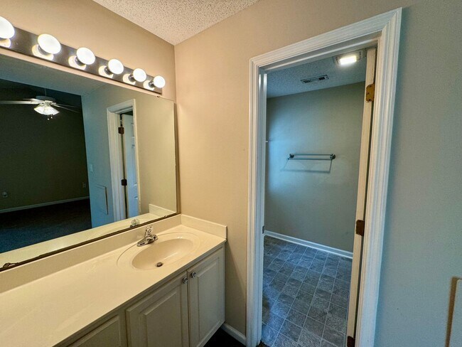 Building Photo - Myrtle Beach - 3 Bedroom / 2 Bathroom House