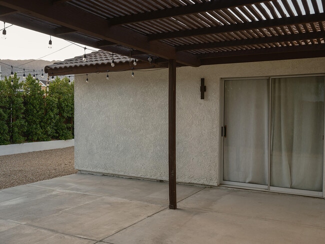 Building Photo - 53675 Avenida Martinez