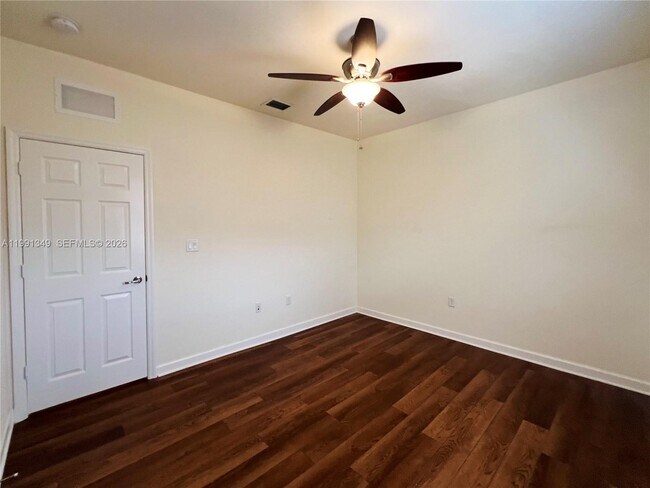 Building Photo - 422 SE 34th Terrace