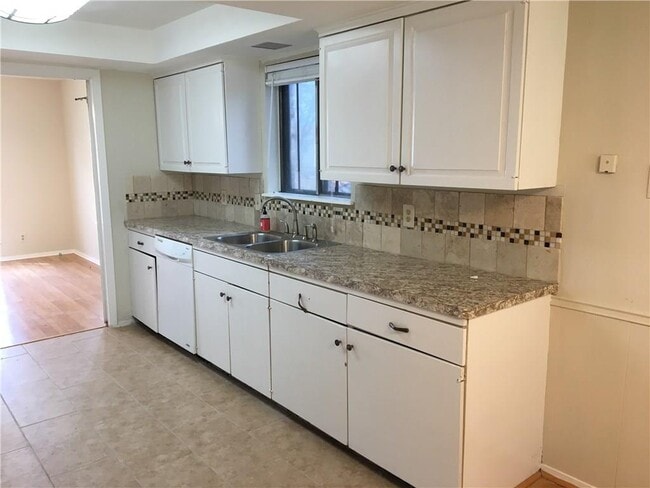 Building Photo - 1705 Pebble Brook Dr