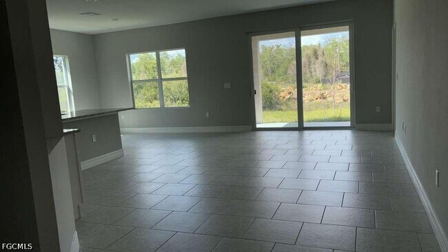 Building Photo - 460 Westchester Dr