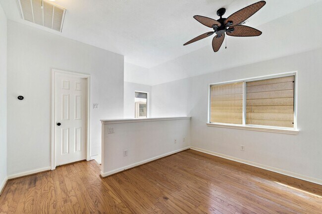 Building Photo - 218 Plaza Del Sol Park