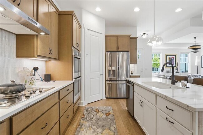 Building Photo - 158 Kingwood Dr