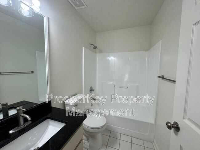 Building Photo - 5272 Spinnaker Ct