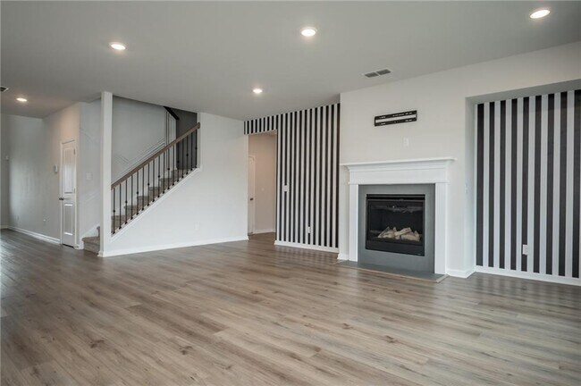 Building Photo - 13 Westerly Sta