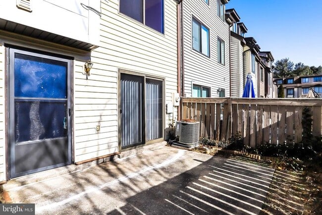 Building Photo - 9930 Brookridge Ct