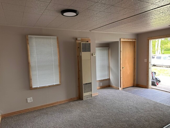 Building Photo - 1 Bed, 1 Bath house in Belt